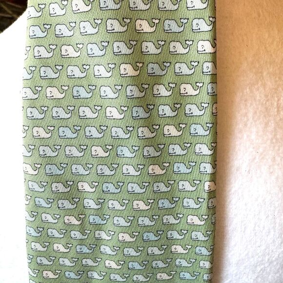 Vineyard Vines Men’s 100% Silk Neck Tie Green Tiny Whale All Over Print - Picture 6 of 6